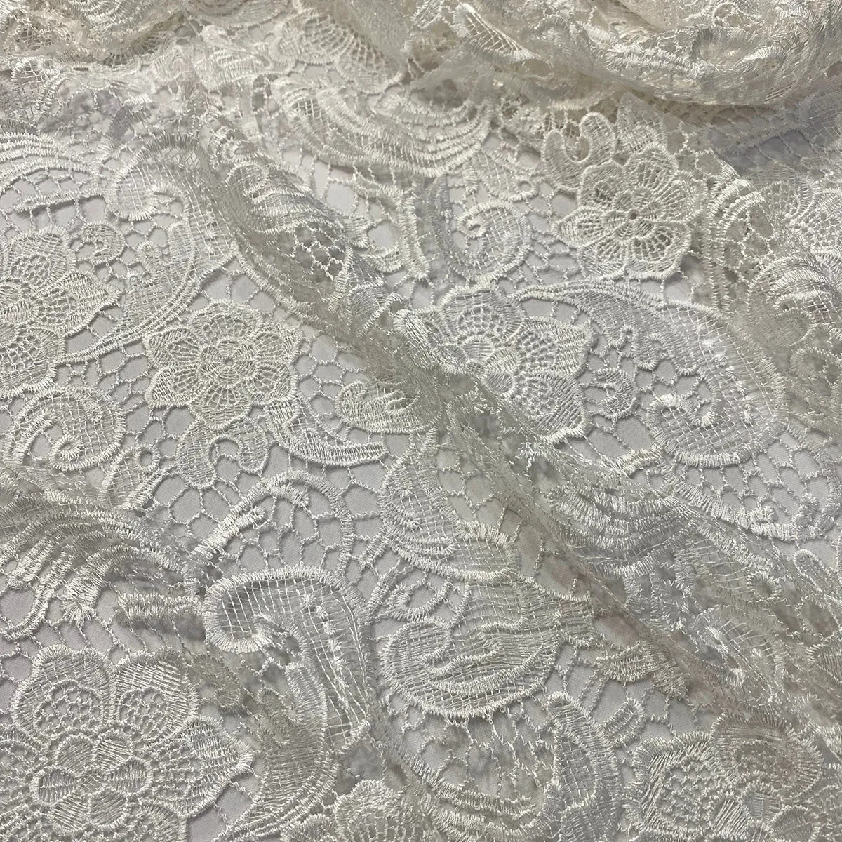 English Lace Table Runner in White